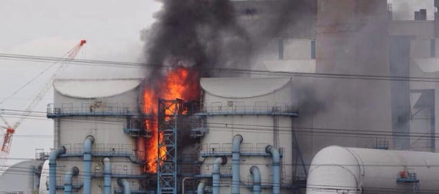 Flames Engulf Large UK Coal Power Plant