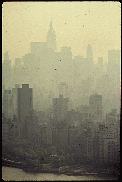 Smog-New-York-City-May-1973-Chester-Higgins-EPA-documerica-archive