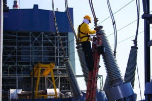 Fig1-flame-resistant-clothing-worker-safety-Shutterstock