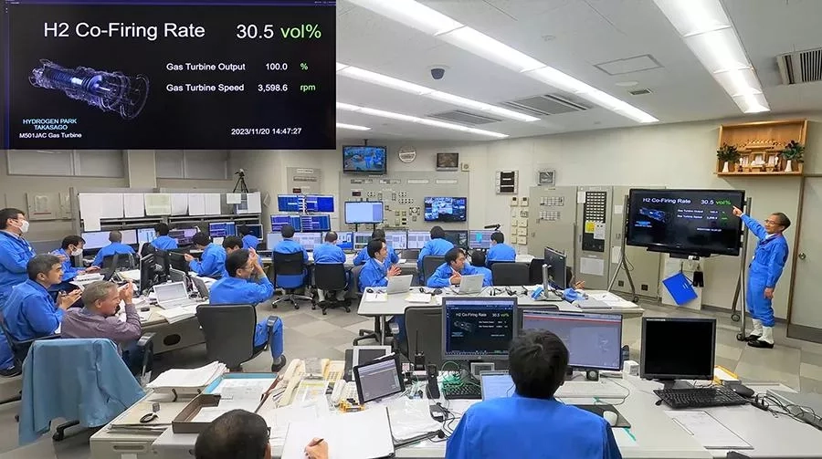 Staff at the central control room at Mitsubishi Power’s T-Point 2 Combined Cycle Power Plant Validation Facility at the Takasago Hydrogen Park in Hyogo Prefecture, Japan, celebrate the demonstration of a large frame gas turbine using a fuel mixture of 30% hydrogen, while connected to the local power grid. The gas turbine uses hydrogen produced and stored at the Takasago Hydrogen Park. Courtesy: Mitsubishi Power