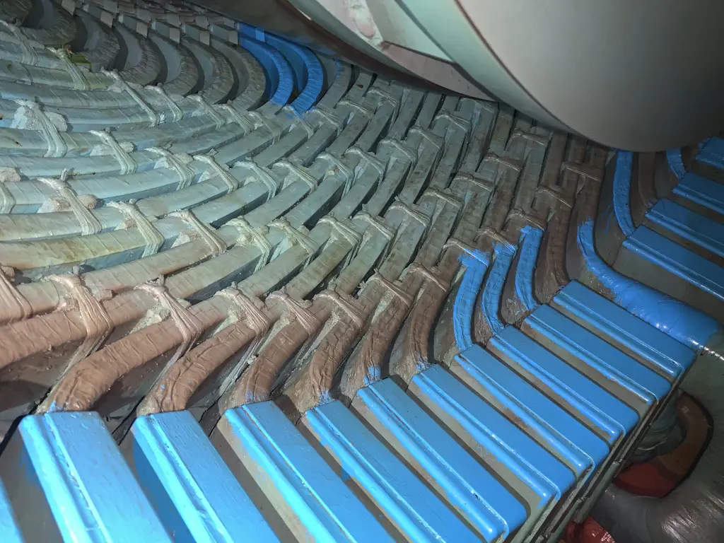 Stator End Windings with Oil Contamination
