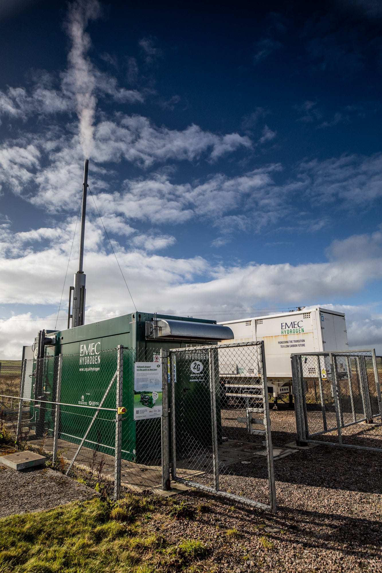 Hydrogen ready combined heat and power unit and EMEC hydrogen supply during trial at Kirkwall Airport (Colin Keldie - EMEC)-105