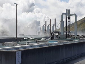 Fig2-Svartsengi-geothermal-power-DProctor_c