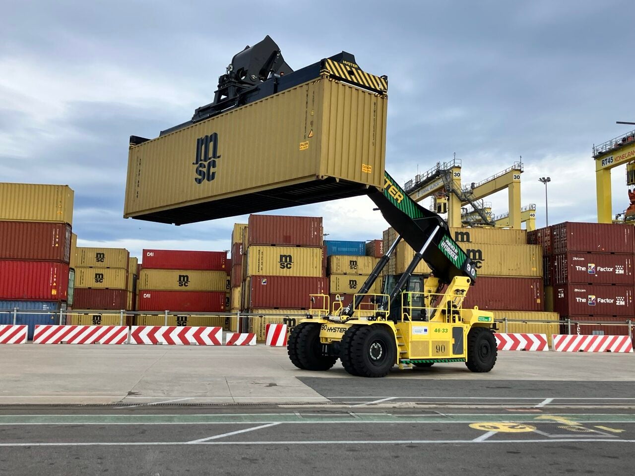 hyster-port-container-handling-equipment-hydrogen-powered